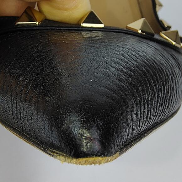Valentino Black Pebbled Garavani Rockstud Pointed Toe Pump Heel Size 37 1/2 - Picture 9 of 12
